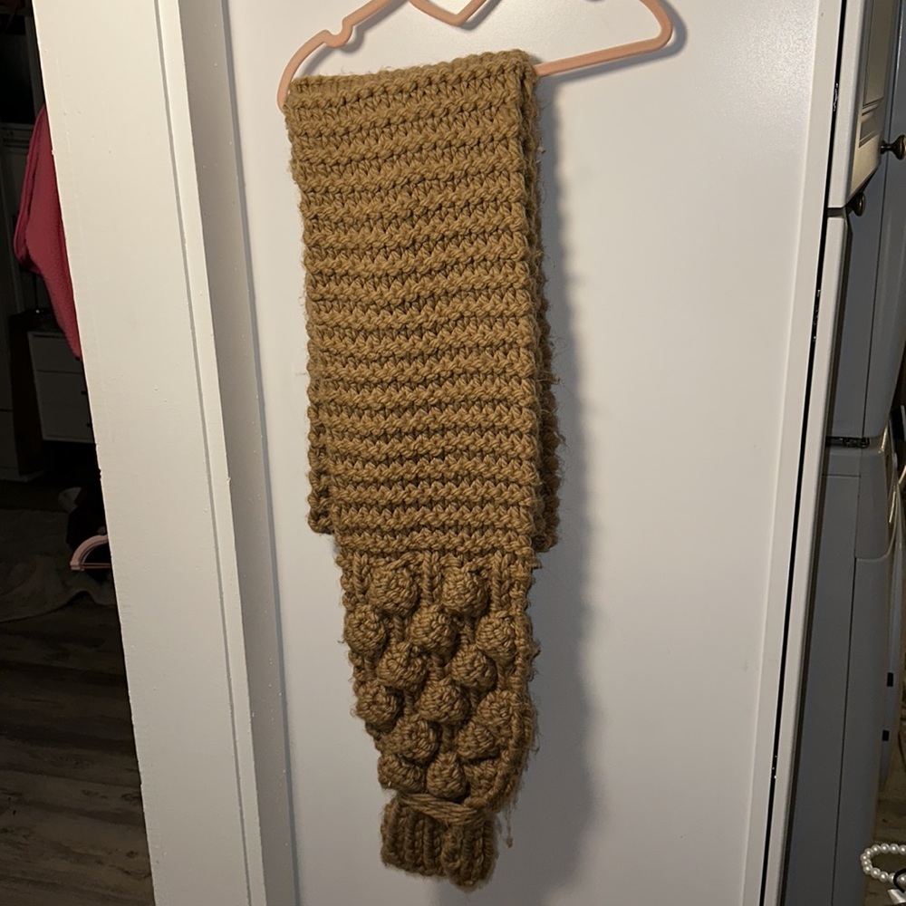 Mum’s Handmade Bubble Ribbed Scarf - Picture 7 of 11